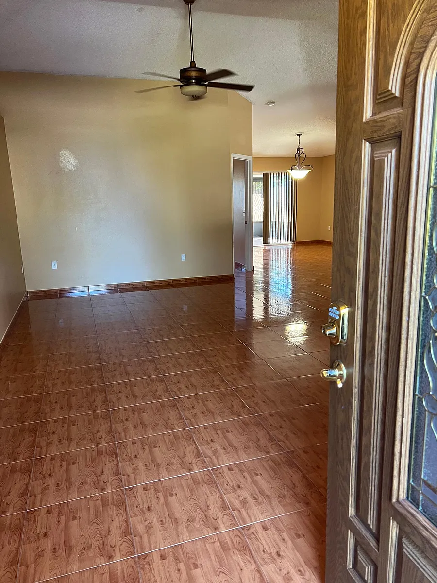 Building Photo - 2944 Canoe Cir