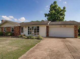 130 Sir Moss Ln, Fenton, MO 63026