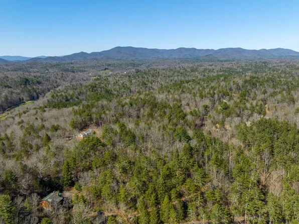 3 Coatopa Ct, Ellijay, GA 30540