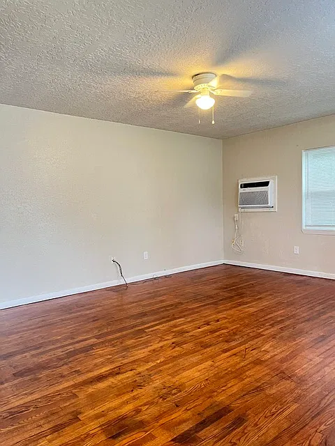 2/1 Half Duplex in DeLand, $1,300/month! — Photo 2