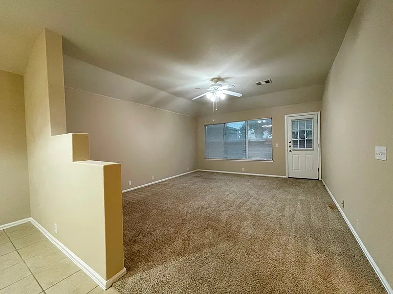 376 Spruce Dr — Photo 4