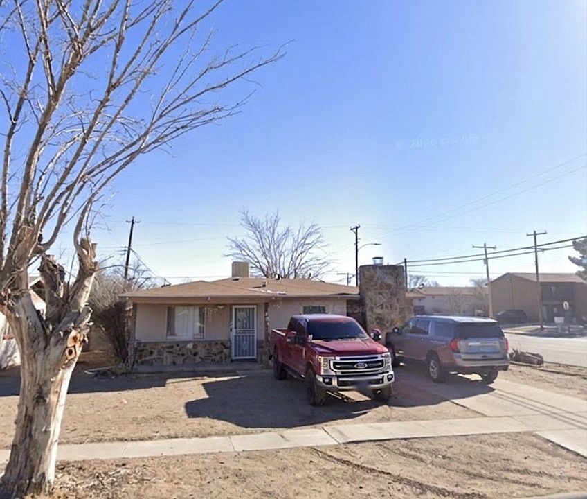 1st image of 802 Alamosa St