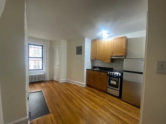 Rented by City Connections Realty | media 8