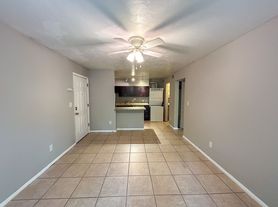 1015 SW 9th St, Gainesville, FL