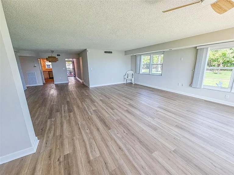 5900 Shore Blvd S #101 — Photo 10