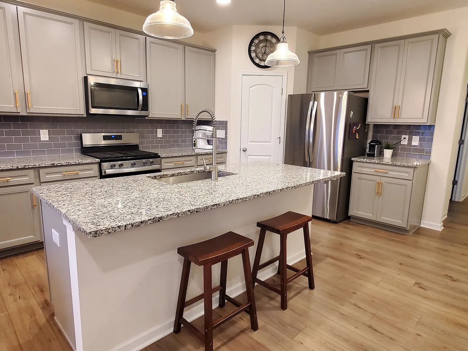 4 bed, 2.5 bath, 2839 sqft, $3,000 — Photo 3