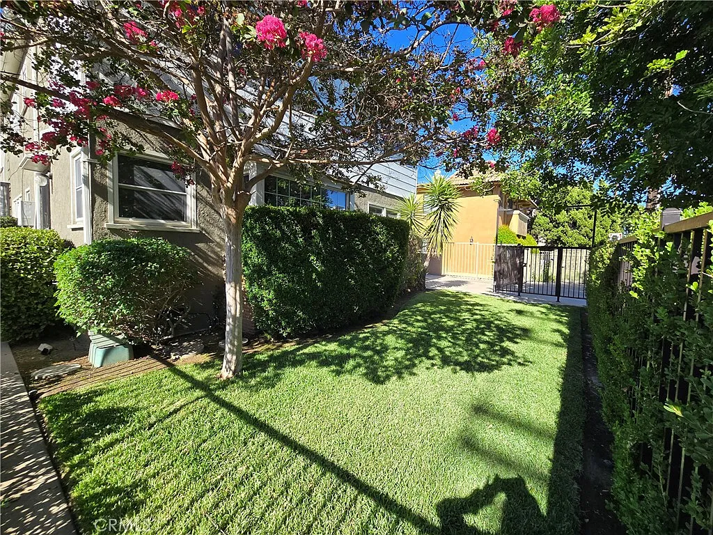 1 bed, 800 sqft, $1,950 — Photo 2