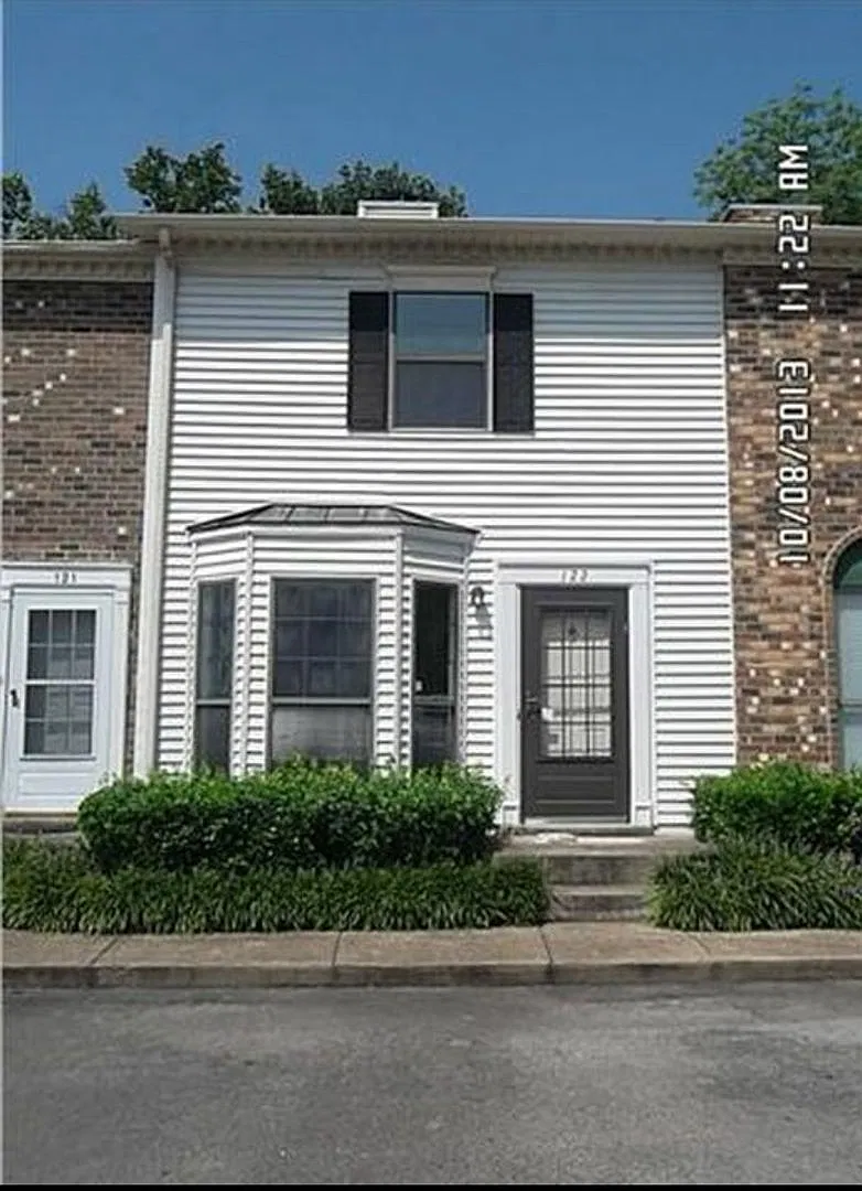 Nice 2 bedroom townhouse totally renovated in Antioch — Photo 1