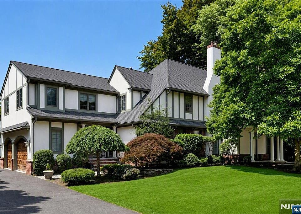 1st image of 512 Warwick Avenue