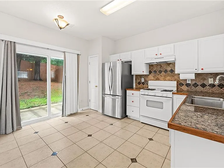 2704 Regent Walk Dr — Photo 9