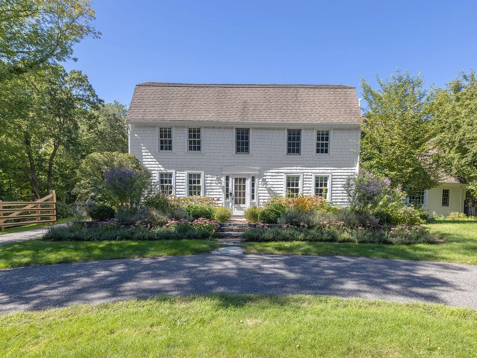 5 bed, 7.0 bath, 5100 sqft, $10,000 — Photo 2