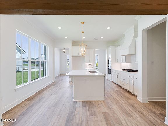 5th image of 104 Manor House Ln