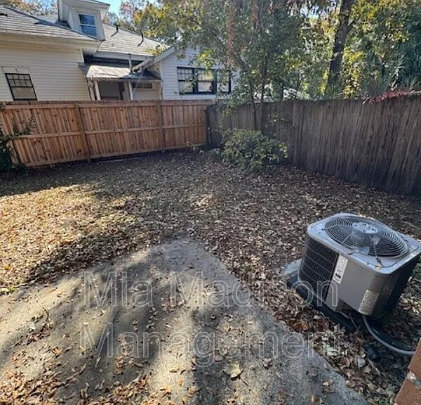 141 Hunt Club Ct — Photo 15