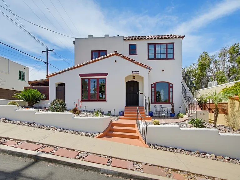 2615 Myrtle Ave — Photo 1
