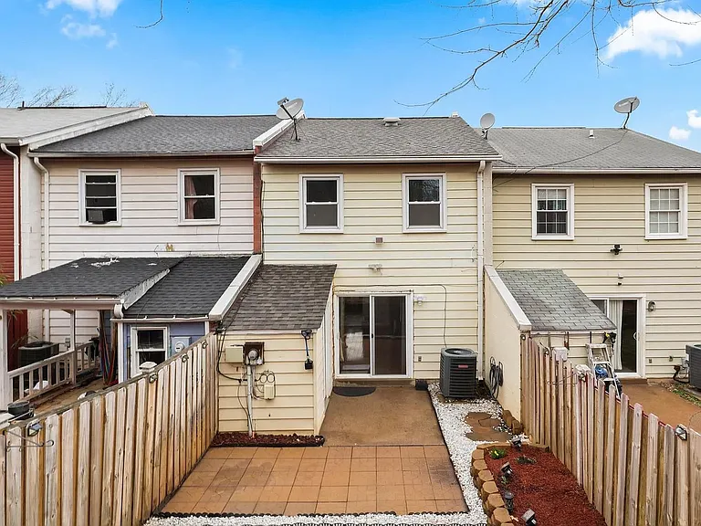 7627 Glenolden Pl — Photo 2