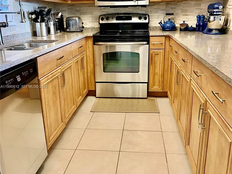 2105 Lavers Cir #501 — Photo 13