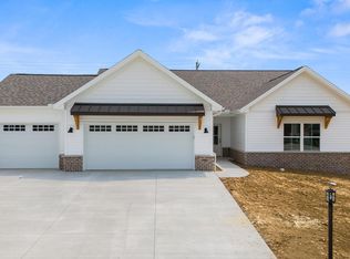 720 Wellington Dr, Washington, IL 61571