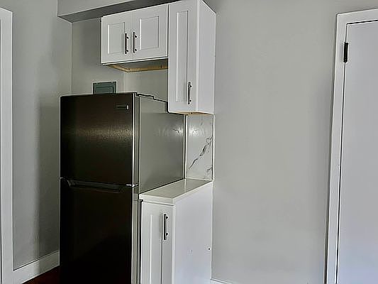 3rd image of 291 Pleasant Ave #4
