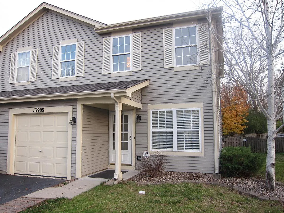 3 bed, 2.5 bath, 1382 sqft, $3,300 — Photo 1