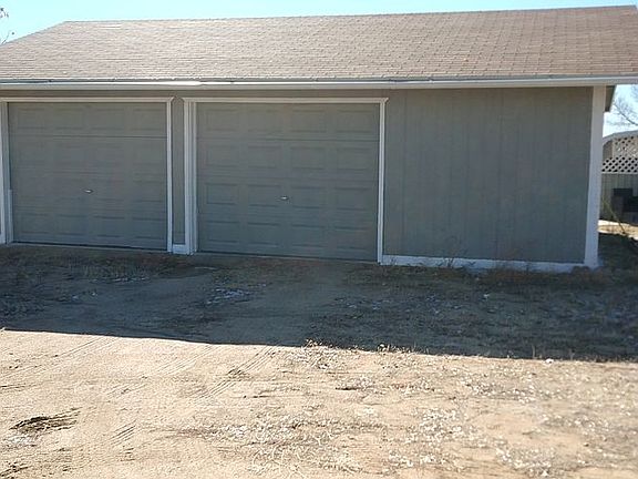 Double car garage w/electrict