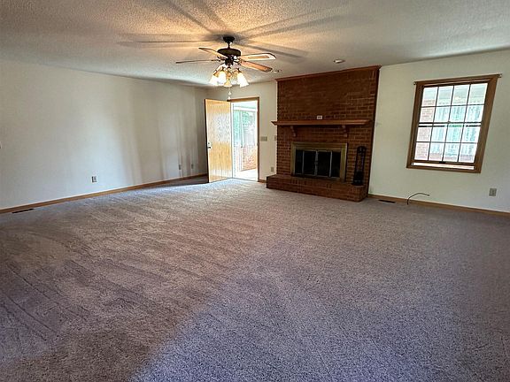 3rd image of 207 Blueberry Dr