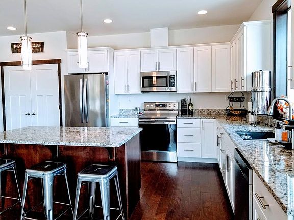 2nd image of 3035 Riverview Ln