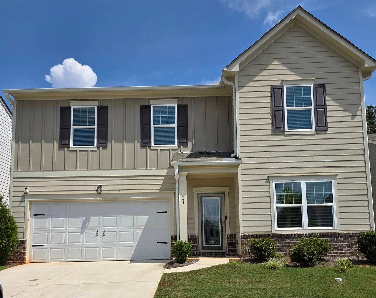 4 bed, 2.5 bath, 2440 sqft, $3,000 — Photo 1