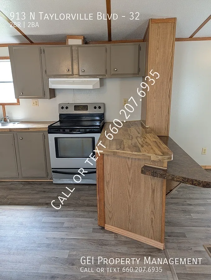 Super Clean, Remodeled 2 Bed, 2 Bath — Photo 2