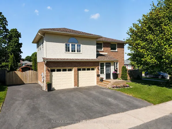 911 Watson Pl, Midland, ON L4R 5B9