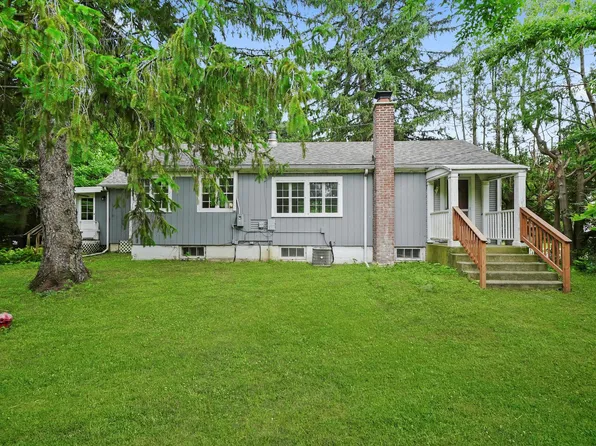 115 Eastwood Ave, Barrington, IL 60010