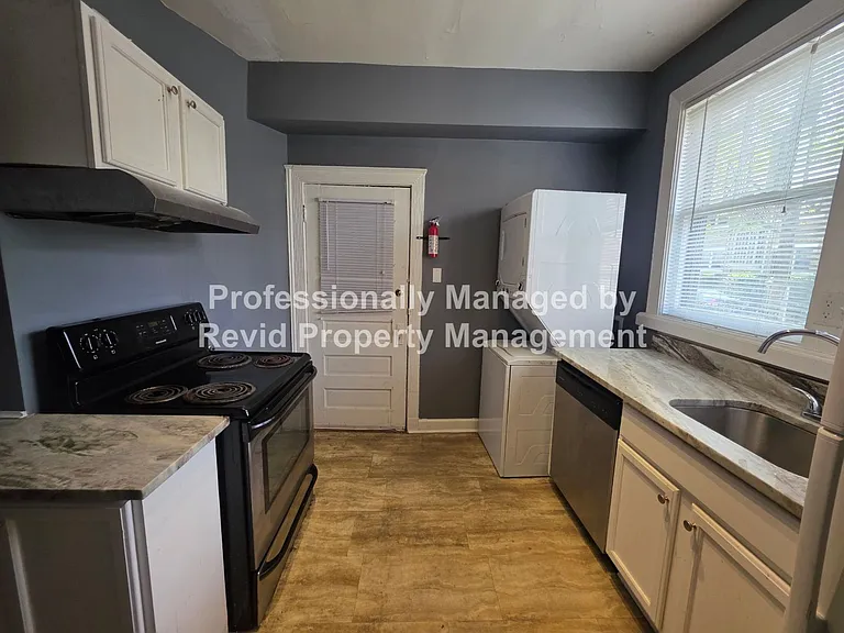 220 S. Cleveland St — Photo 77
