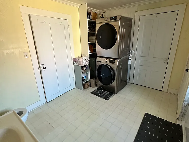 1231 N College St — Photo 5