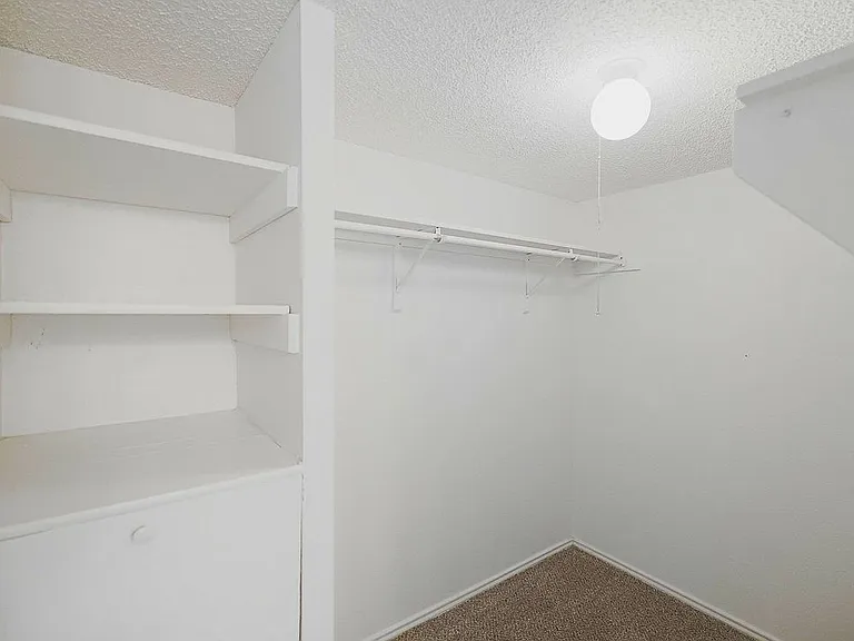 City Crest Apartments — Photo 63