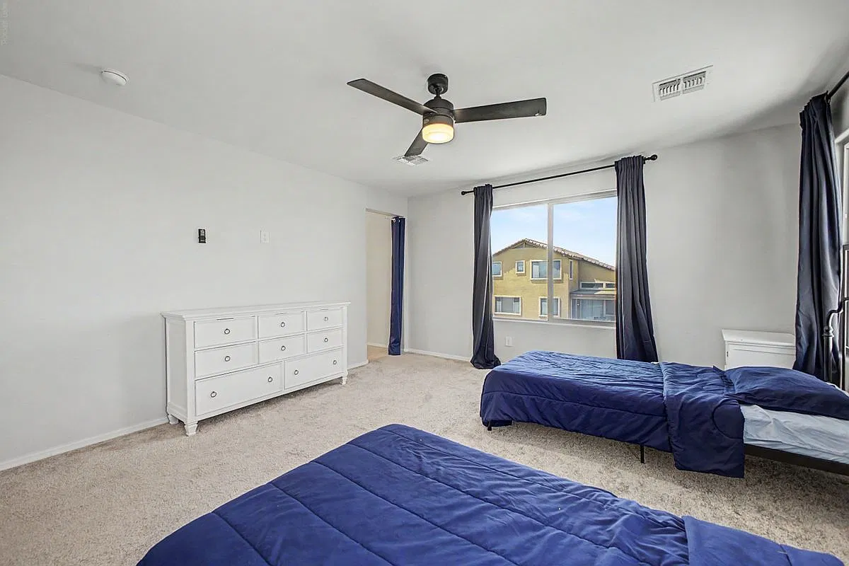 5 bed, 3.0 bath, 2611 sqft, $4,200 — Photo 3