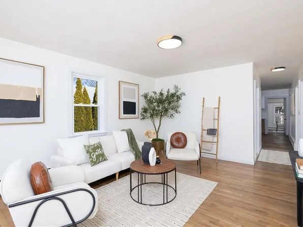 107 Standish Ave, Providence, RI 02909