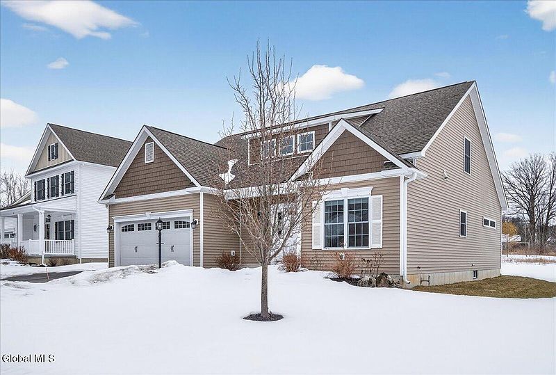 5th image of 9 Lakepointe Way