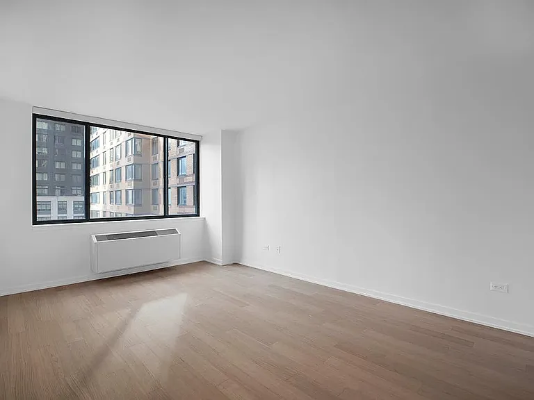 75 W End Ave #C10B — Photo 2