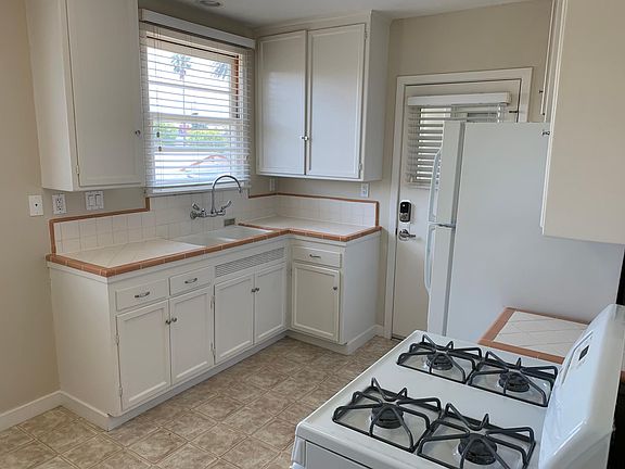 3rd image of 976 Elkland Pl APT 4