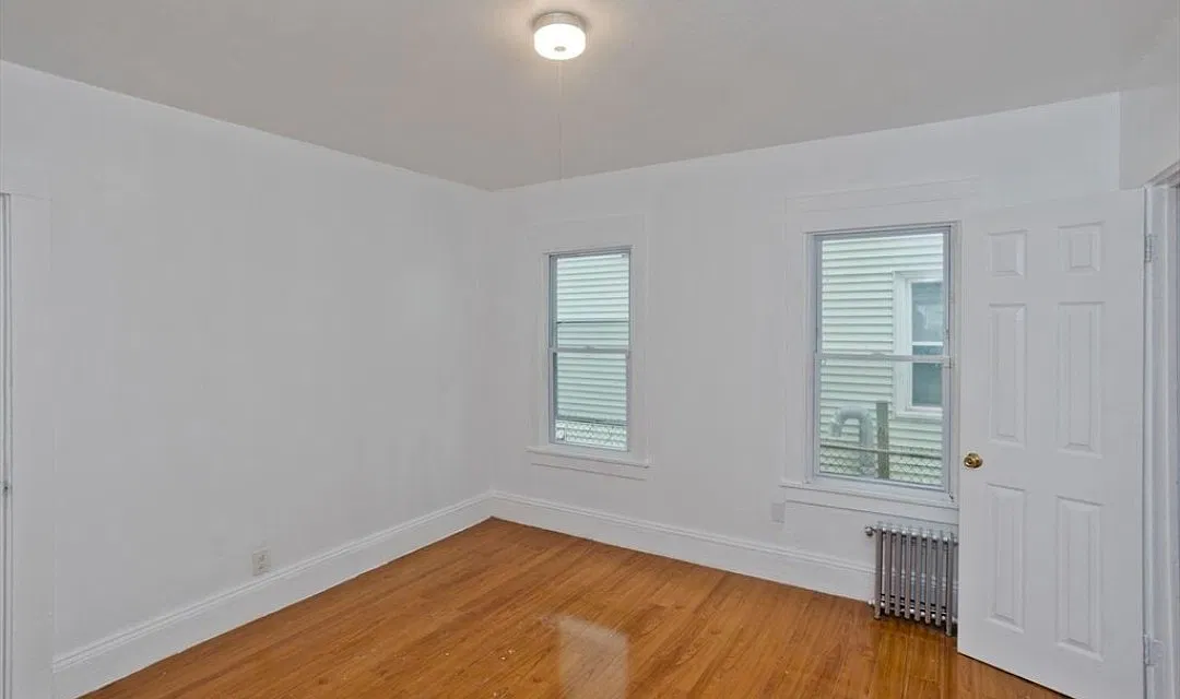 118 Massasoit St — Photo 1