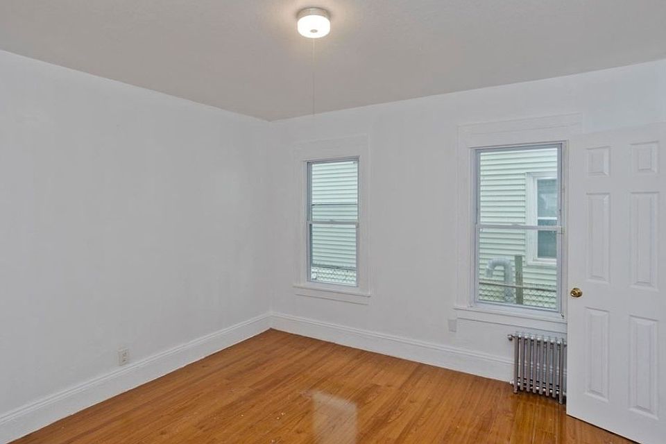 1st image of 118 Massasoit St Floor 1