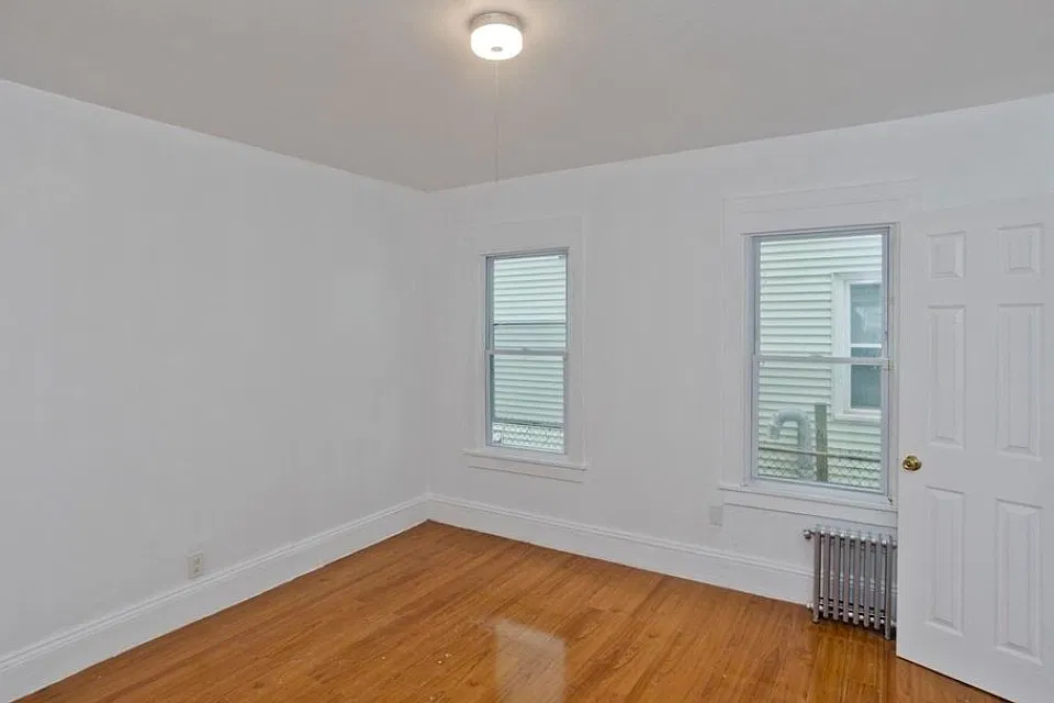 118 Massasoit St #1