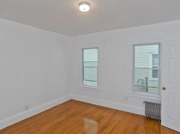 118 Massasoit St Floor 1, Springfield, MA 01107