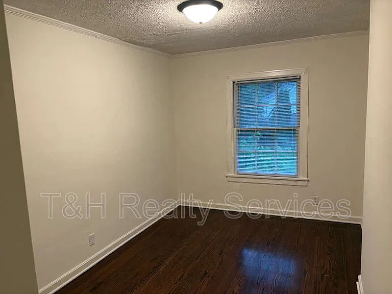 6061 N Park Ave — Photo 12