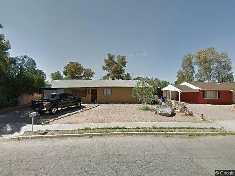 4814 E Hampton St — Photo 2