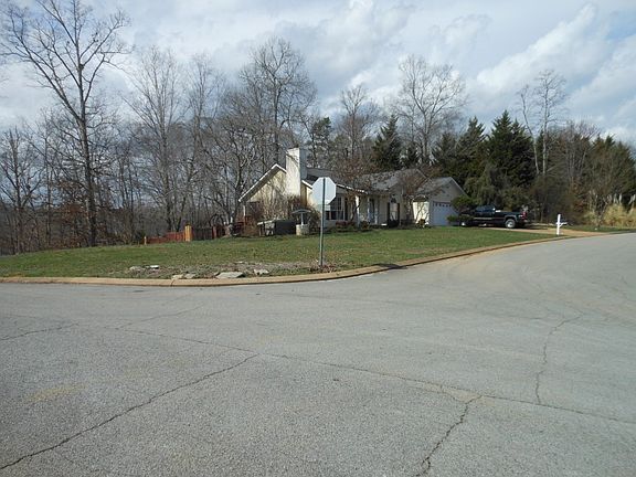 3rd image of 401 Fallen Leaf Dr