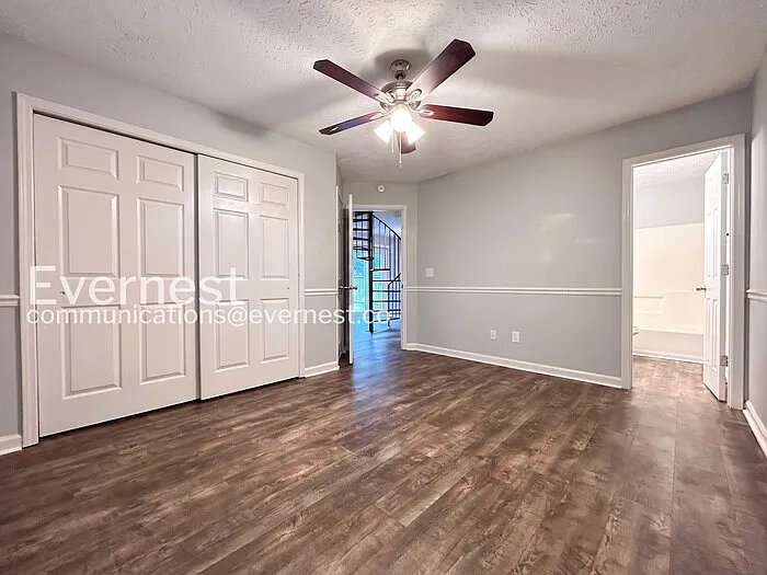 1336 Yorkshire Ln — Photo 8