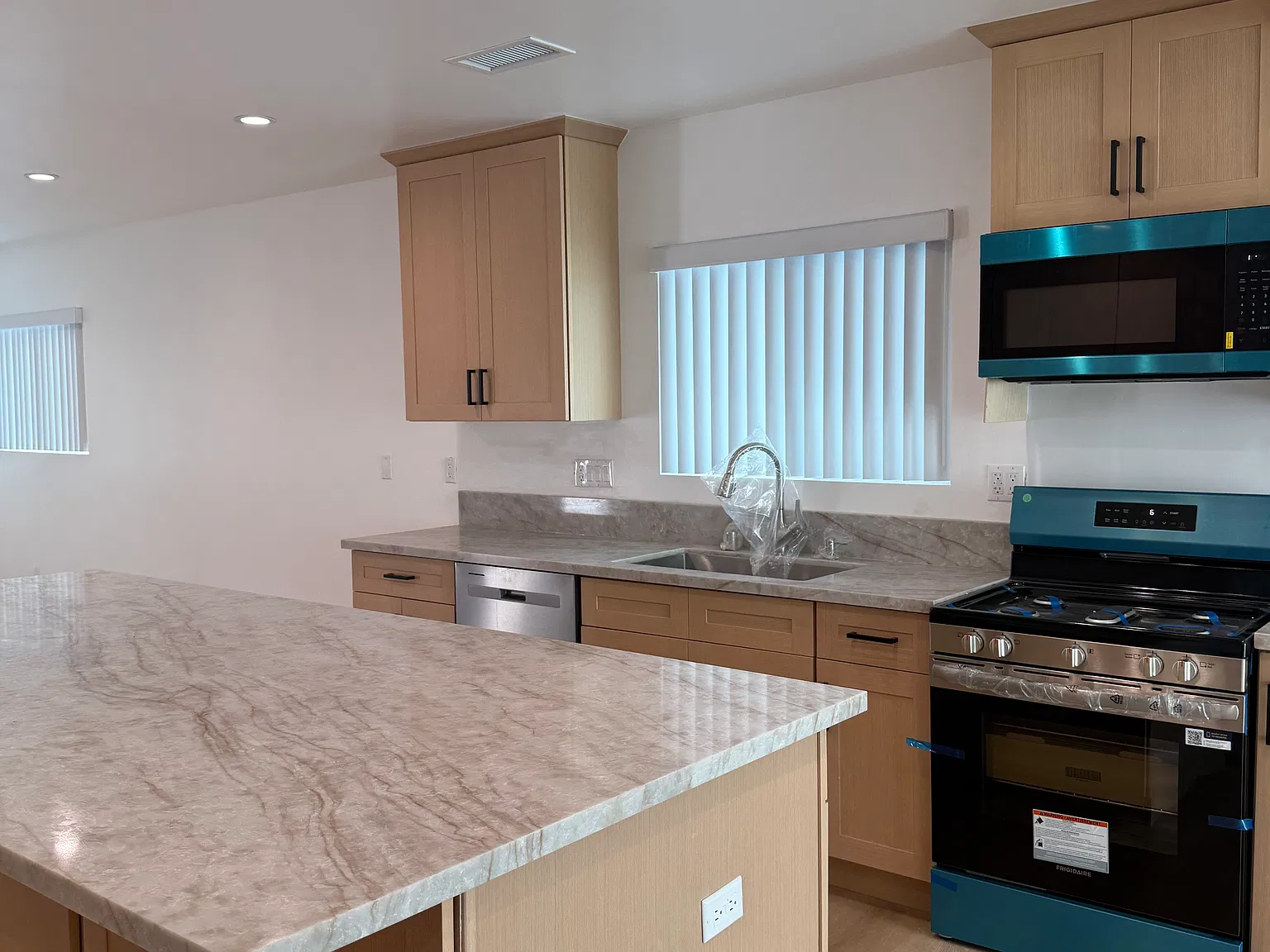 5747 Bianca Avenue — Photo 4