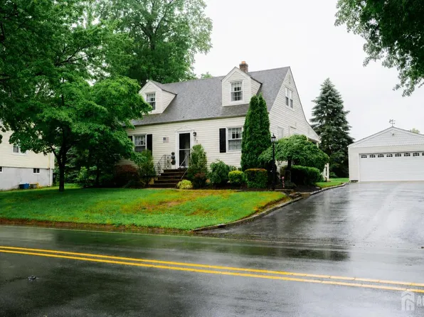 33 Lancaster Rd, Colonia, NJ 07067
