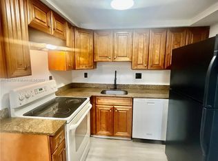 1530 NE 136th St #18, Miami, FL 33161