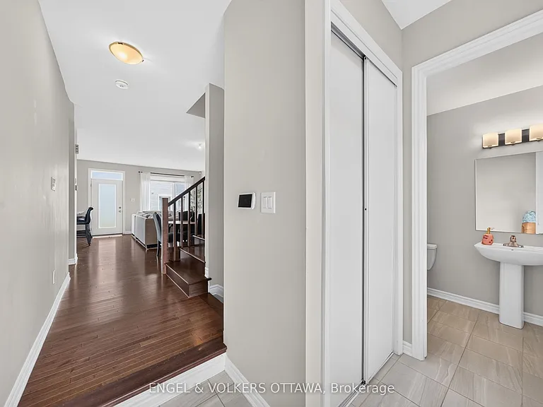 33 Focality Cres — Photo 4